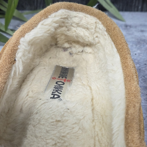 Minnetonka | Tan Leather Moccasins Slippers with Faux Fur Lining Womens Size 9 - Picture 2 of 11